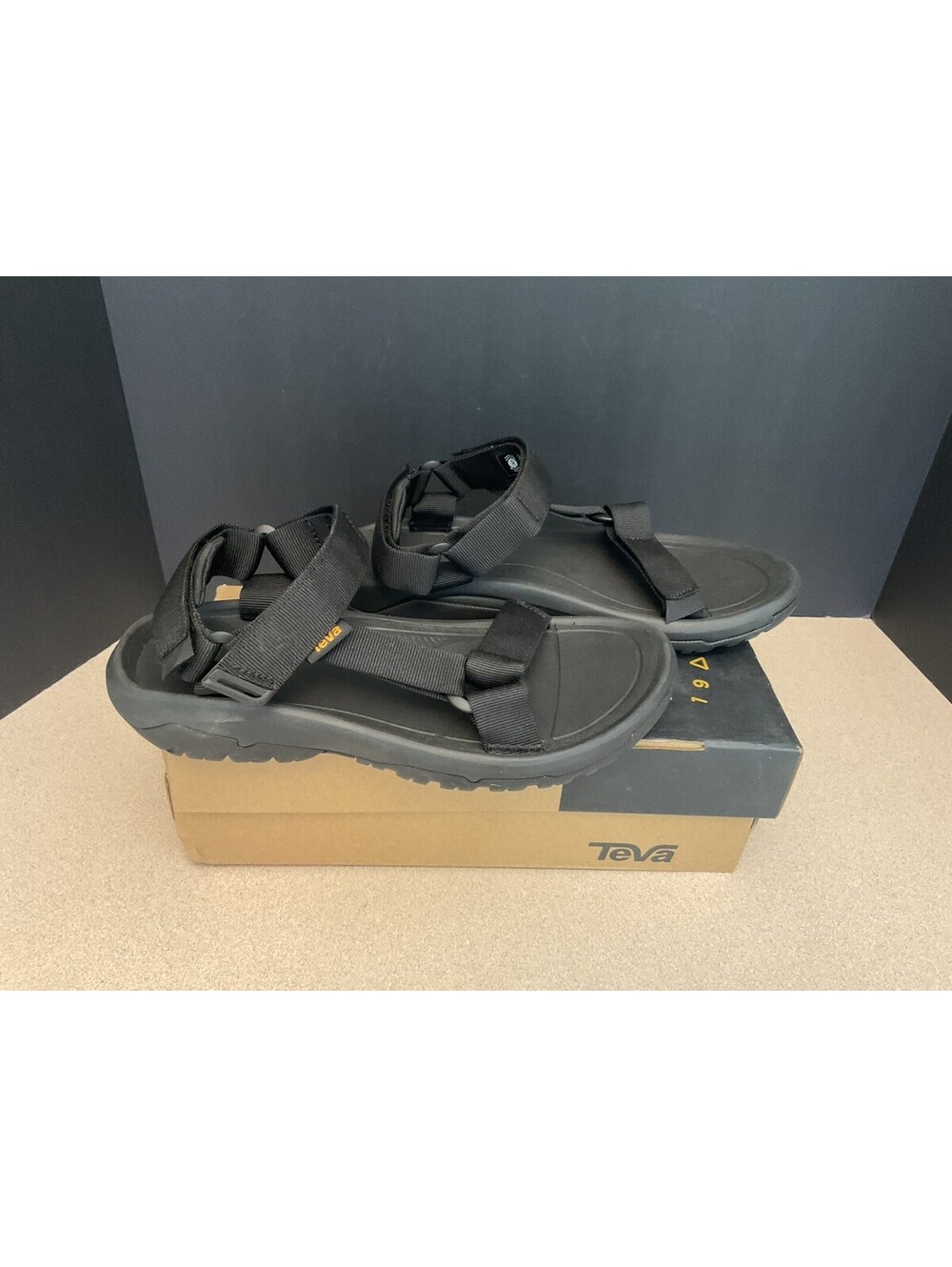 New! Mens Teva Hurricane XLT2 Black Hiking Sandals. Size 8. Nice!!!